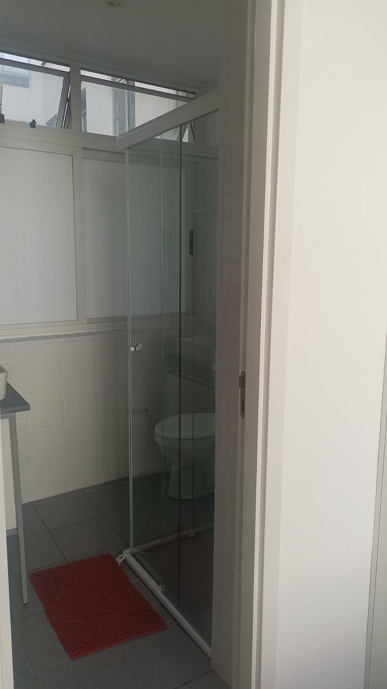 Studio moderno com varanda na República.