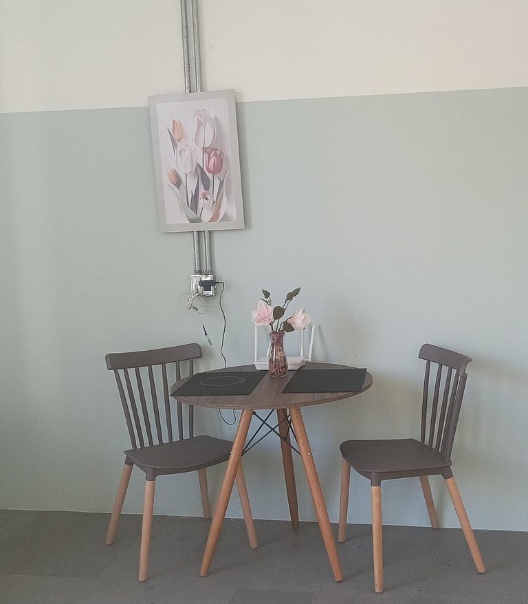 Studio moderno com varanda na República.